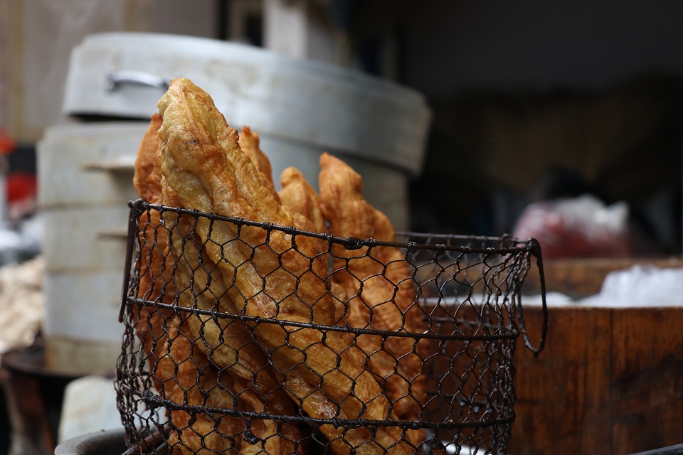 食药监总局建议消费者对油条的食用要适量 保持膳食平衡