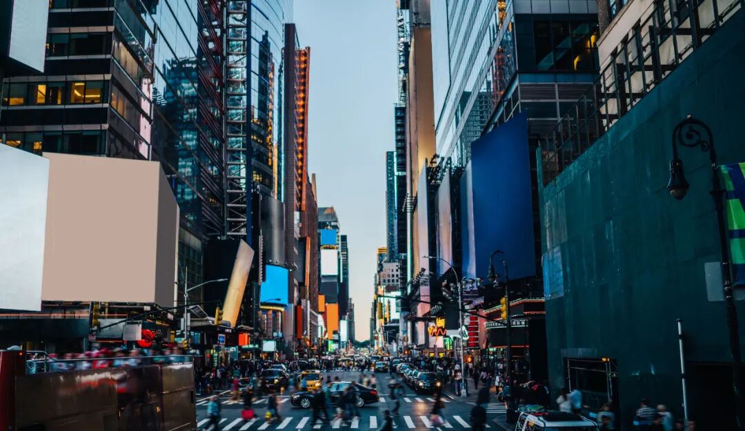 假日出行，当心“头顶安全”！户外广告牌隐患需警惕